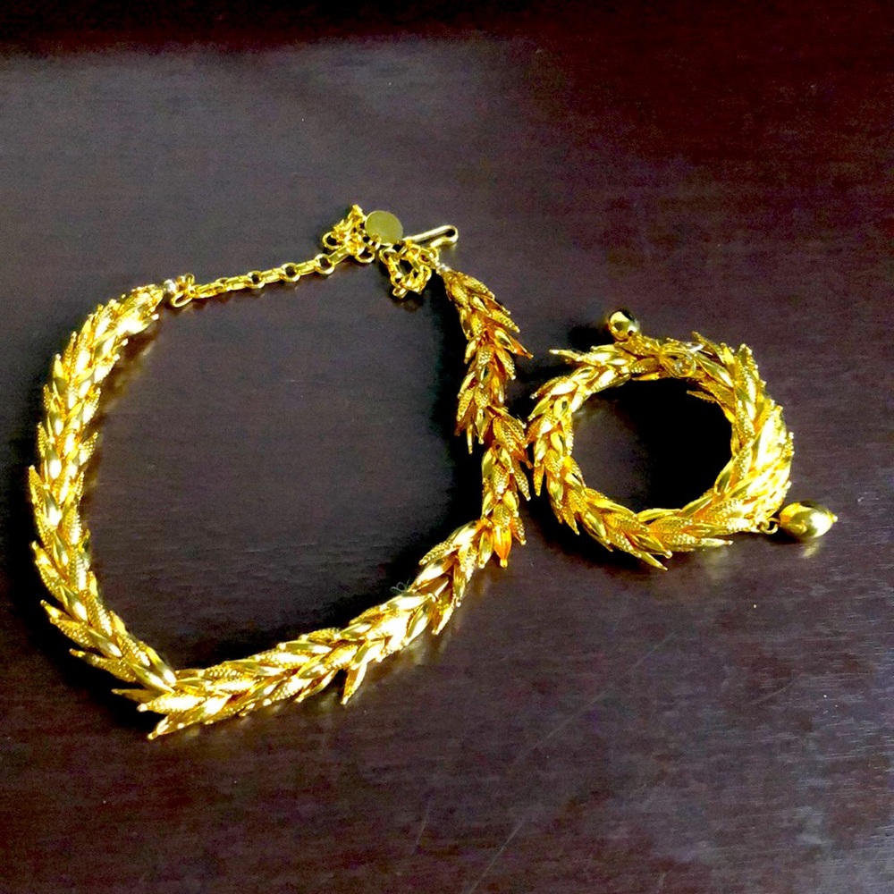 Necklace and bracelet set